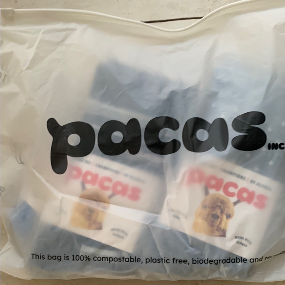 4 Pair Pack of Pacas Lightweight Crew Socks, Size Small-Medium. NWOT